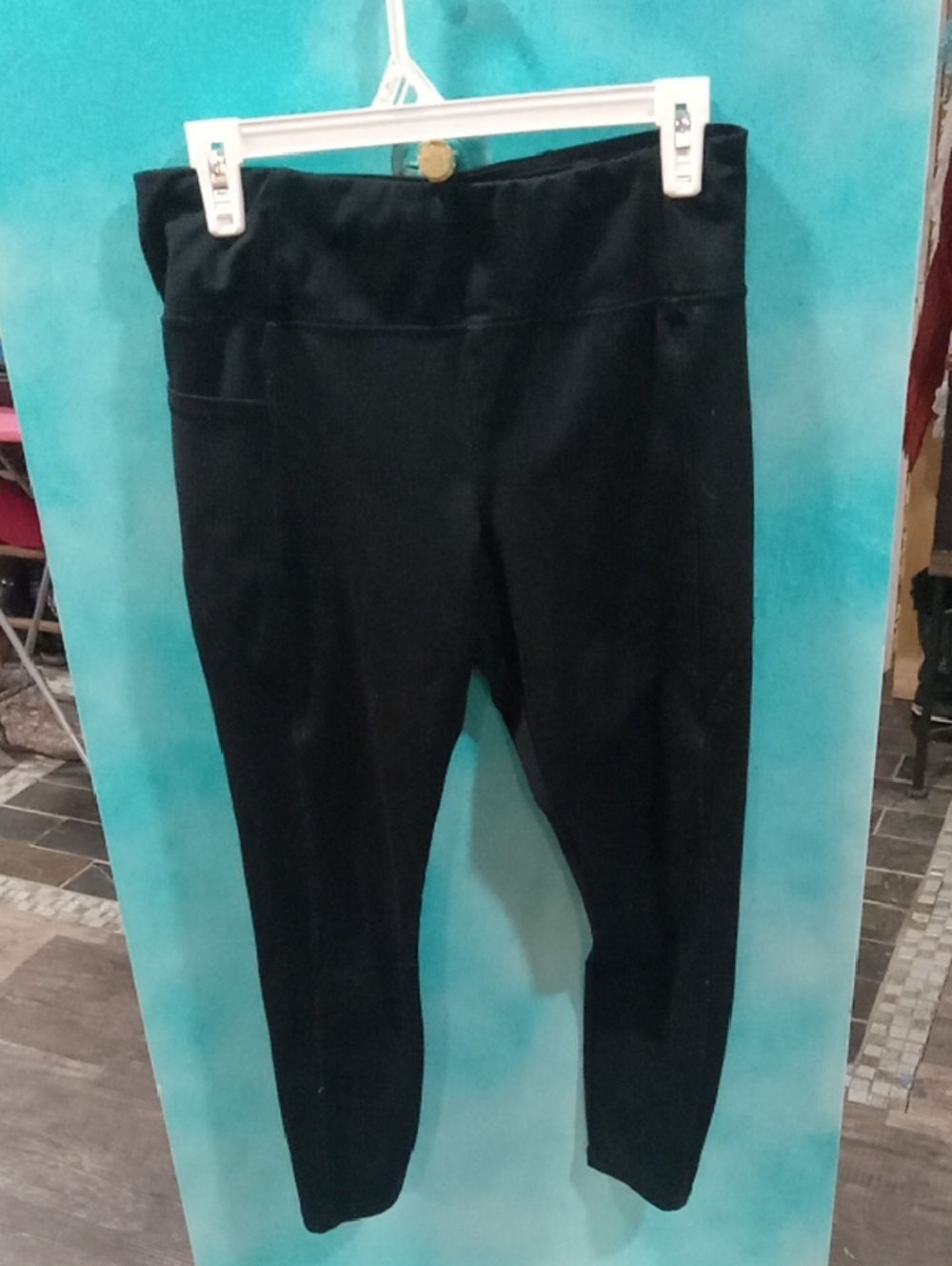 (536) Black High-Rise Ponte Ankle Pants